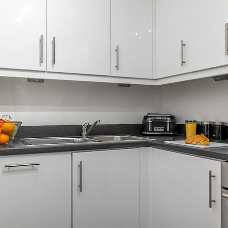 Modern 1 Bed In Central Mk, Free Parking, Smart Tv, Manhattan House By Valore Property Services Мілтон-Кінз Екстер'єр фото
