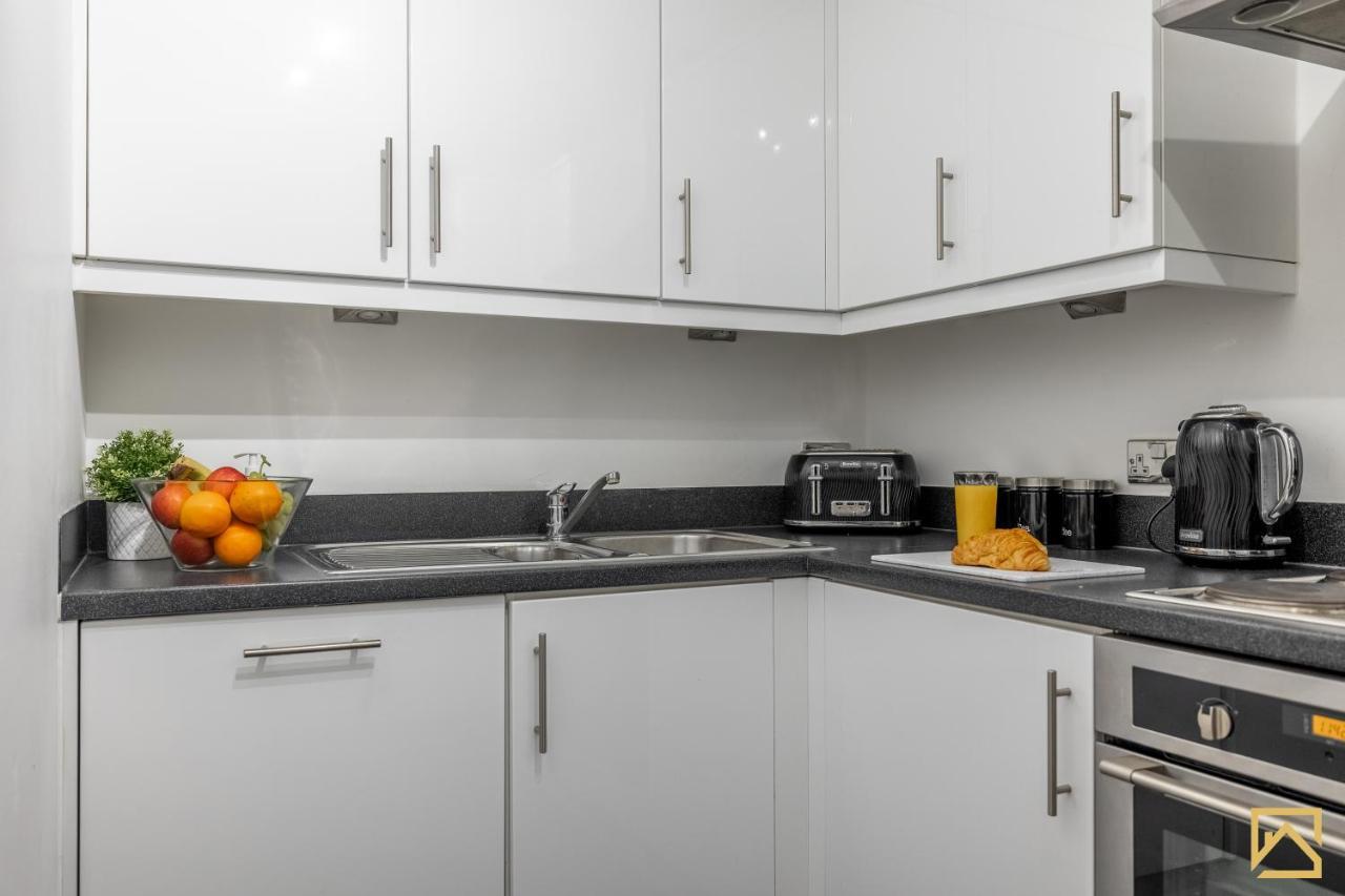 Modern 1 Bed In Central Mk, Free Parking, Smart Tv, Manhattan House By Valore Property Services Мілтон-Кінз Екстер'єр фото
